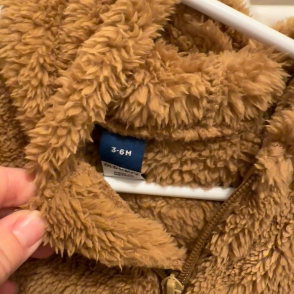 old navy baby fuzzy bodysuit - Picture 2 of 2